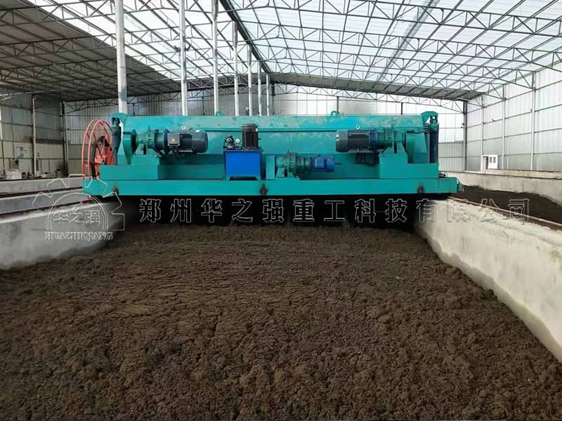 豬糞有機肥翻拋發(fā)酵生產線